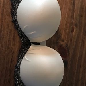 Victoria’s Secret strapless bra